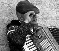 L Accordéoniste....