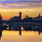 l arno à pisa jute après le coucher du soleil ......