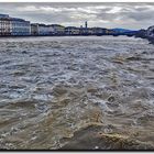 l Arno dèchainè en haut niveau d alerte...