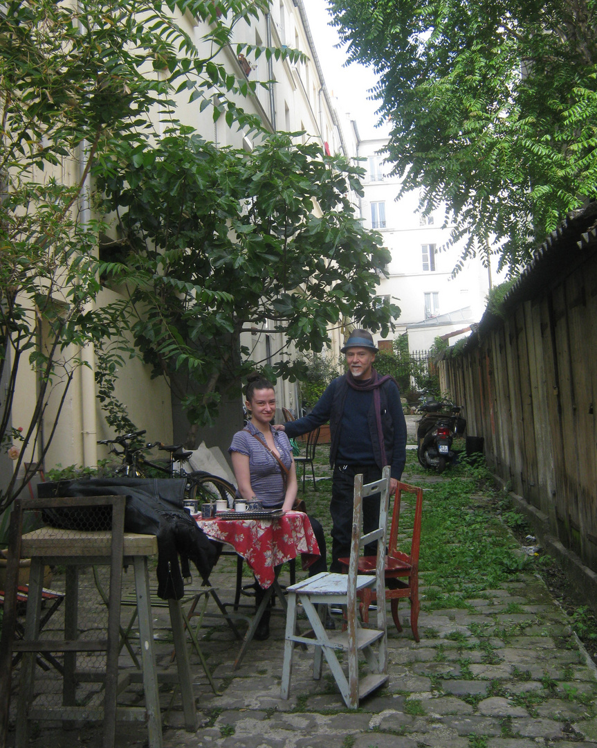 L arrière court des ateliers d Artistes à l heure du kawa ... rue St Marthe Paris X arr