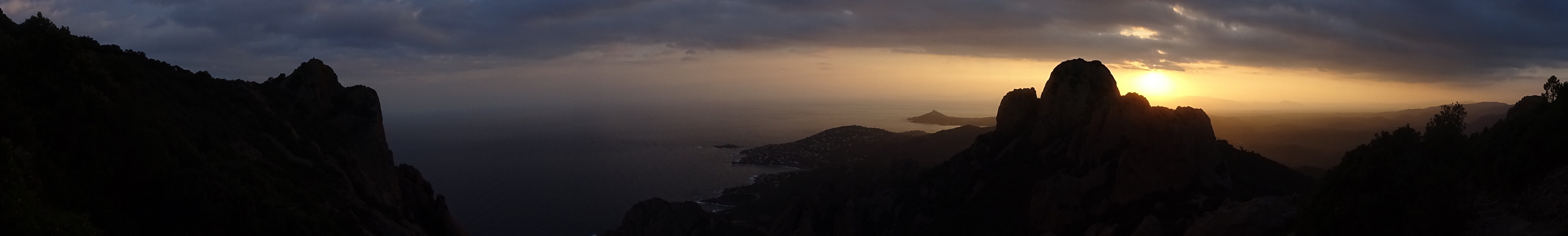 l esterel au coucher de soleil