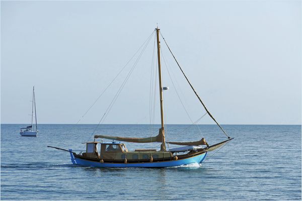 l étrange voilier bleu......