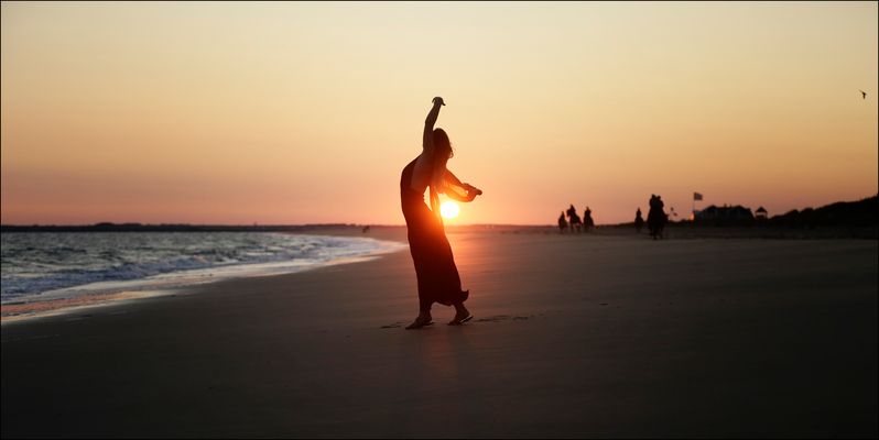 . . . . . l i g h t n i n g  . . . . . .