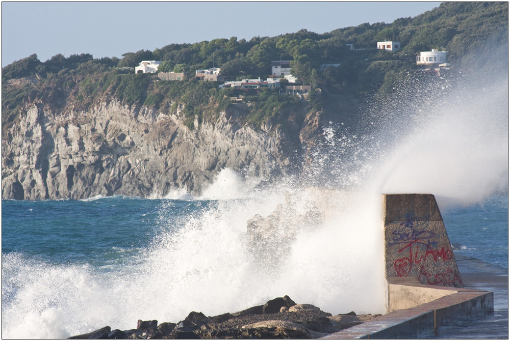 L' onda ed il molo