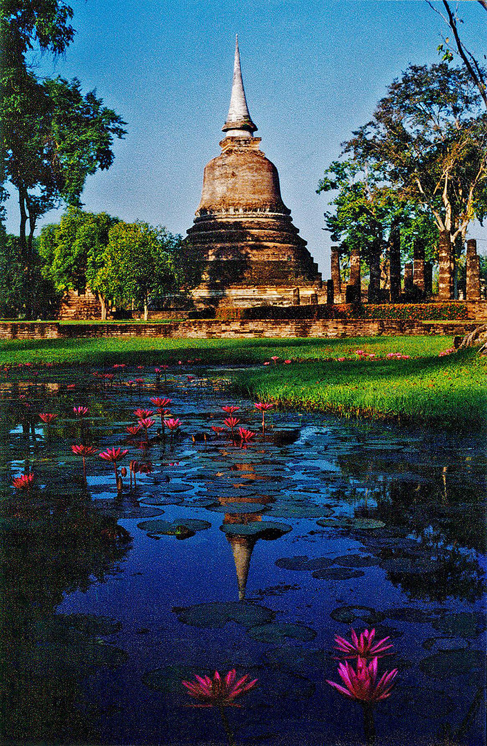 L23 Sukhothai_Wat Chana Songkhram reflected in the water lily pond - 2, 2002.12.8