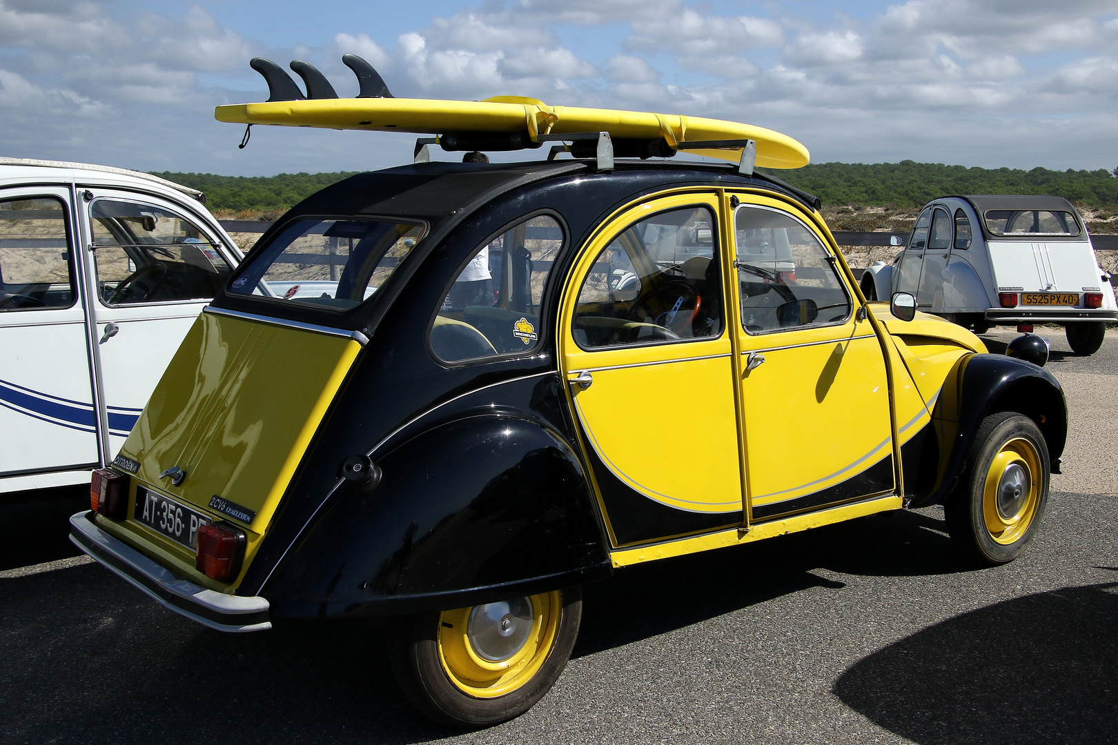 la 2cv et la planche de surf !