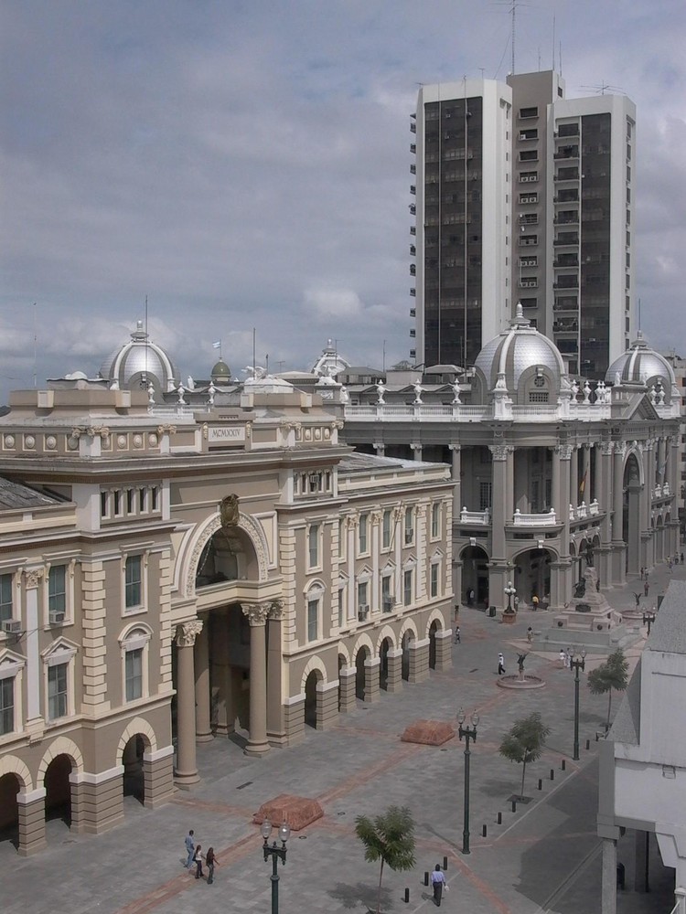 La Alcaldia y Gobernacion en Guayaquil. ECUADOR