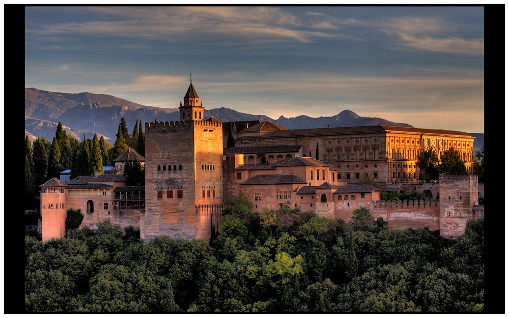 LA ALHAMBRA , (El Palacio de Carlos V ) , GRANADA