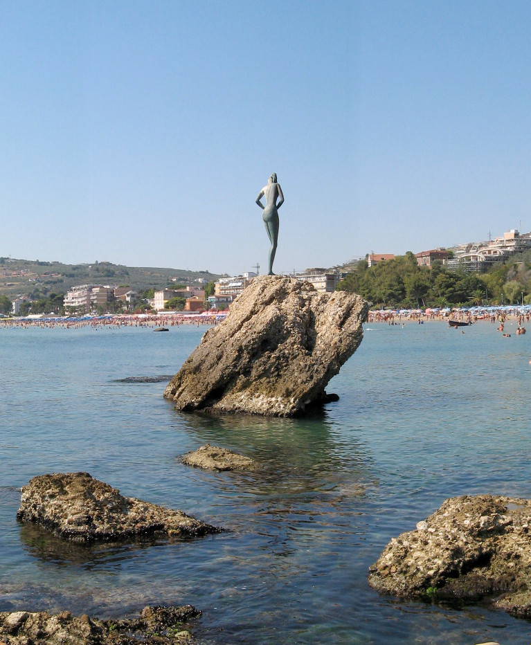 La Bagnante presa per i fondelli