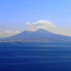 La bahía de Nápoles con el Vesubio de fondo