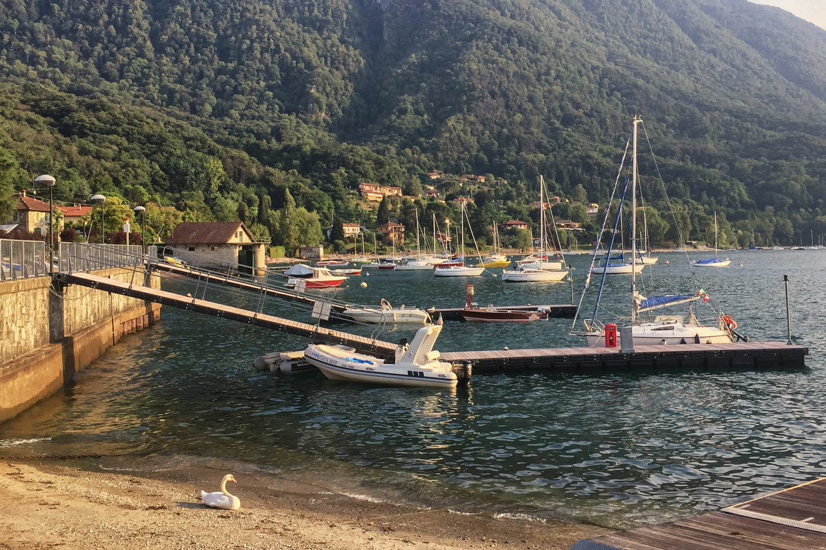 La baia di Caldè, lago Maggiore