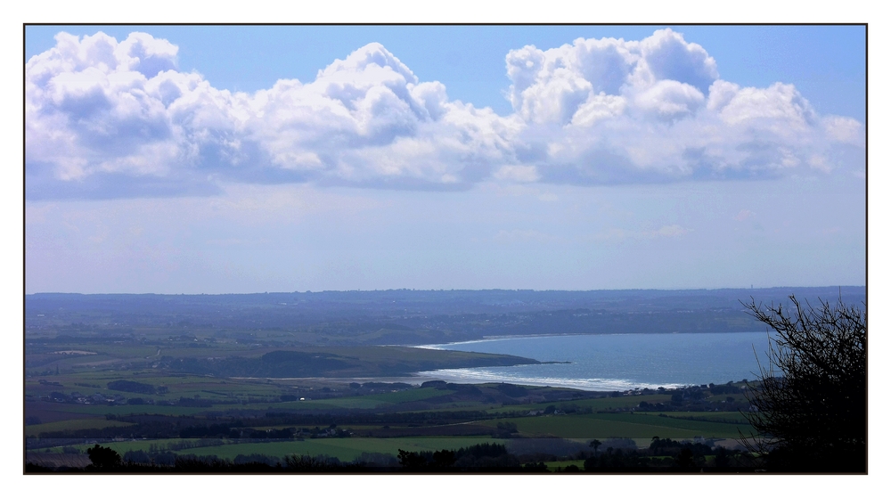 " La baie de Douarnenez vue depuis le Menez Hom "