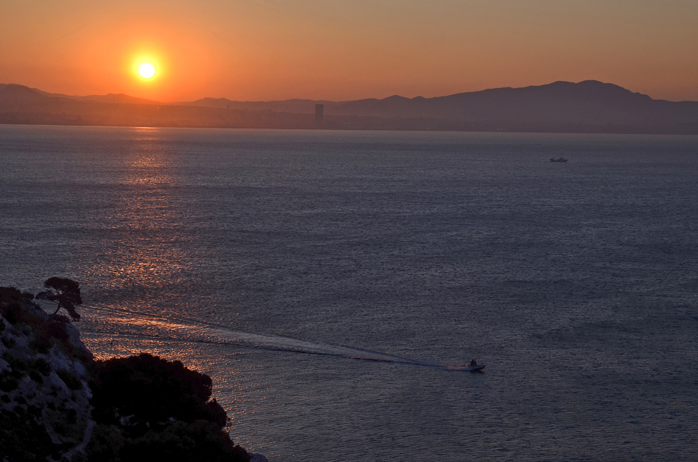 La baie de Marseille au petit matin
