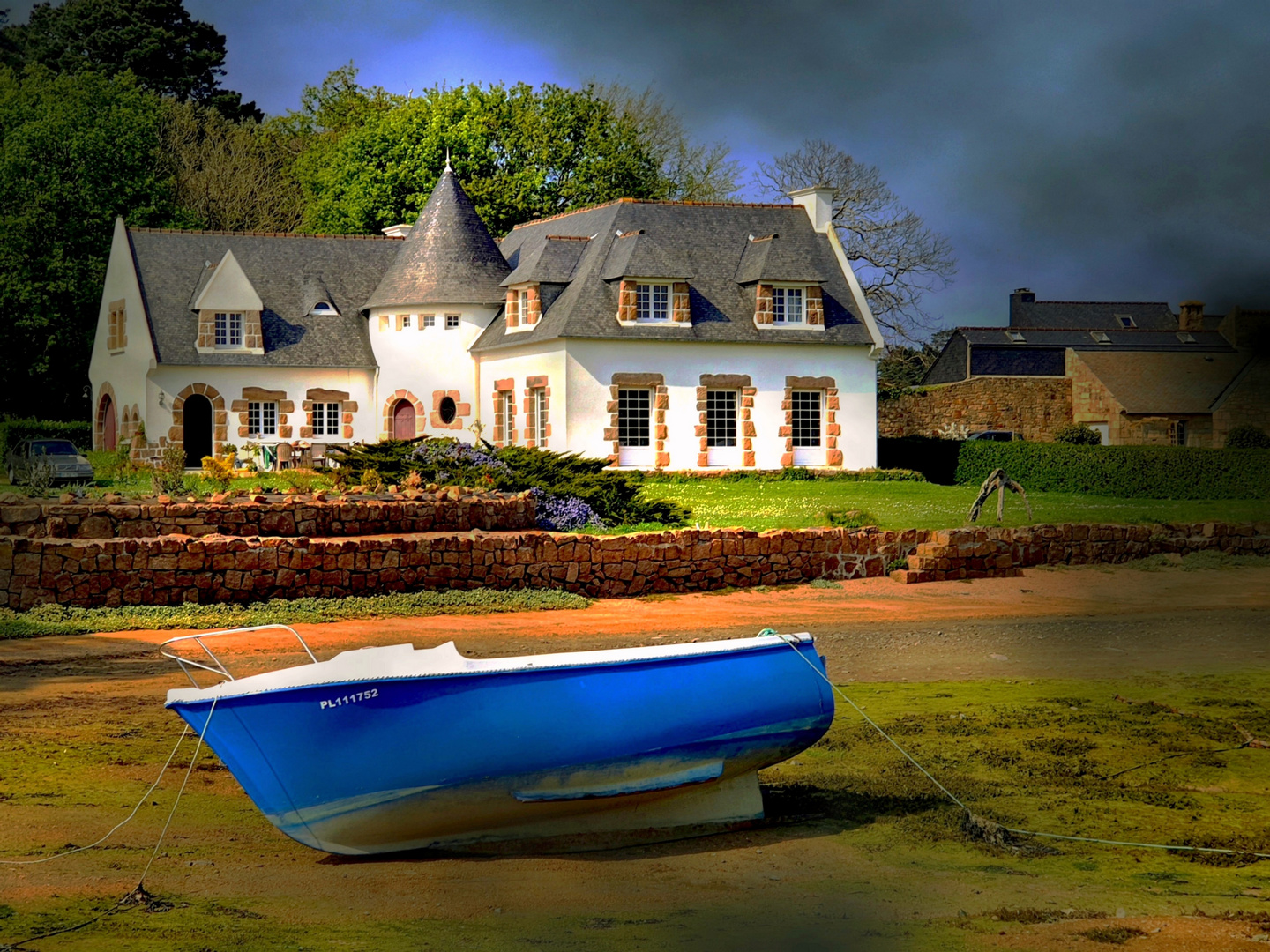 La barque bleue à marée basse