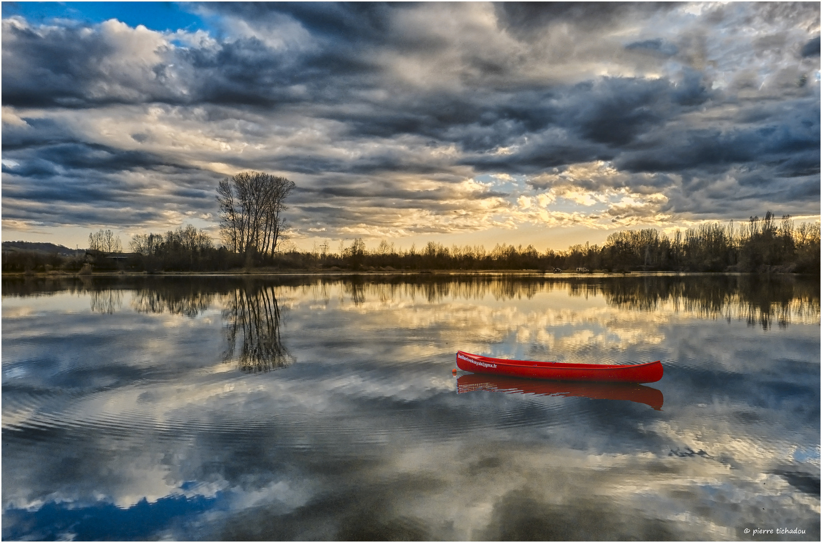 la barque rouge