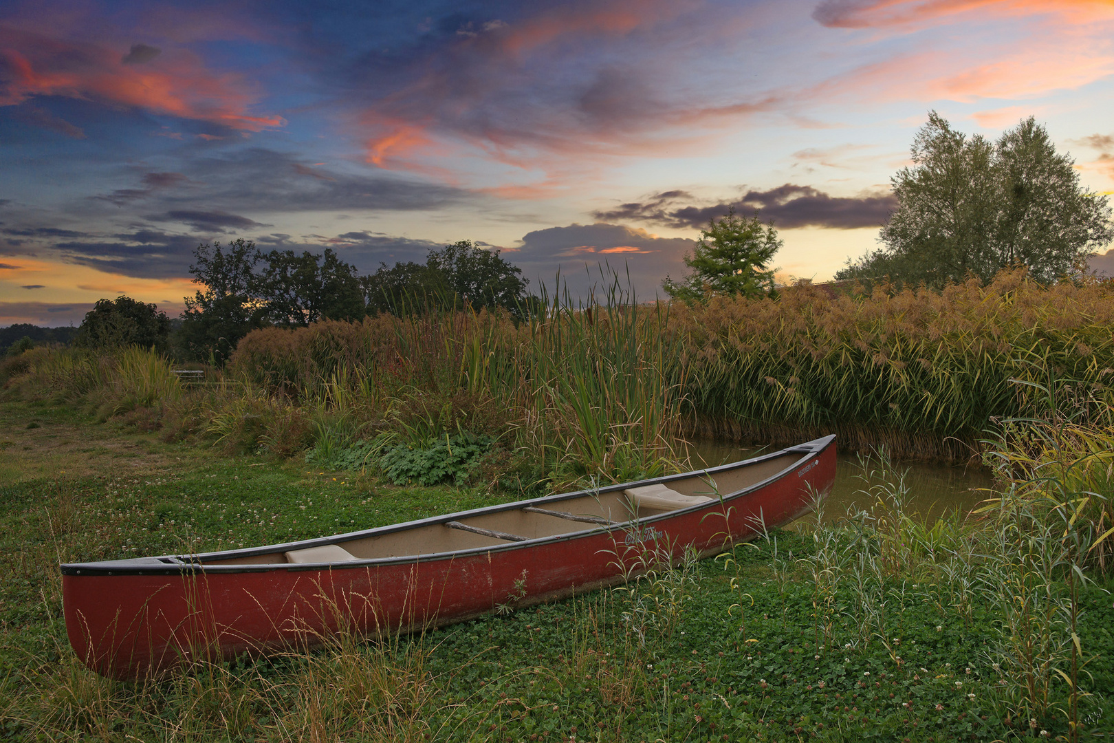 La barque rouge .....