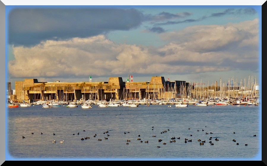 La base sous-marine de Lorient photo et image | naval, sujets Images