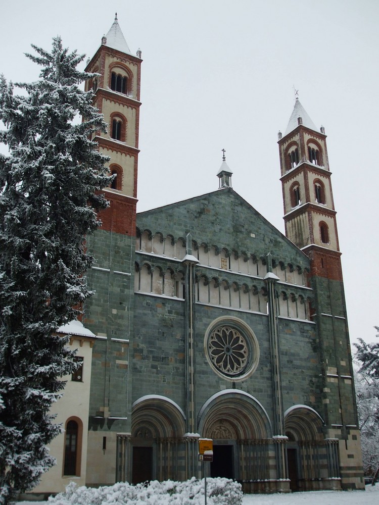 La Basilica di S.Andrea sotto la neve