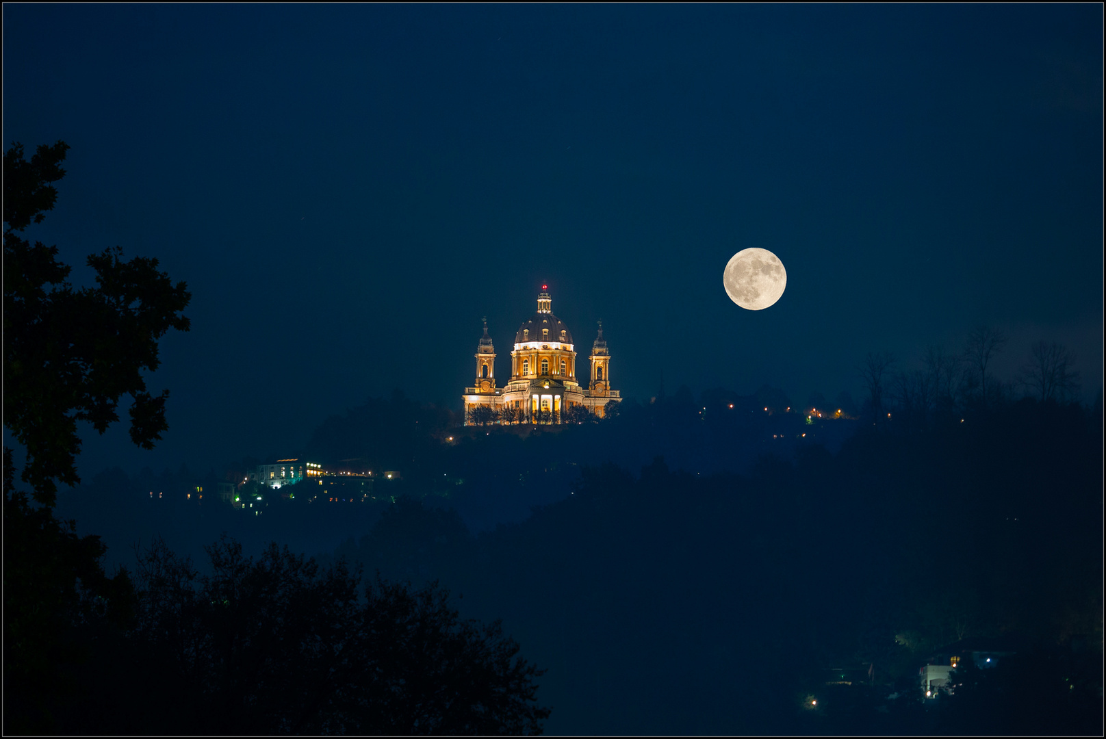 la basilica di superga e luna nascente