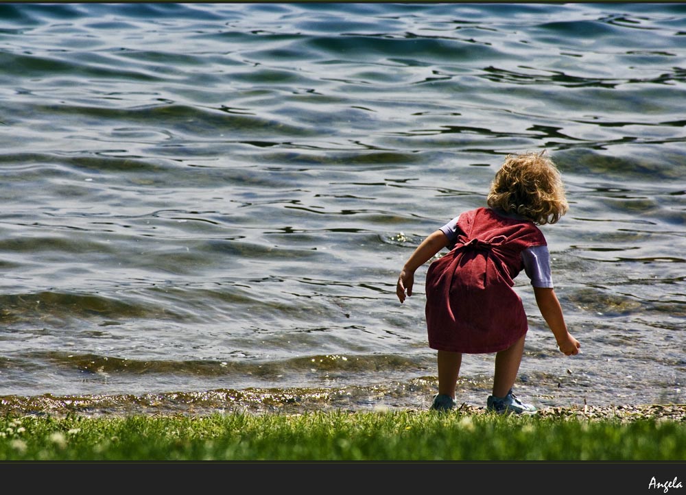 La bimba e il lago