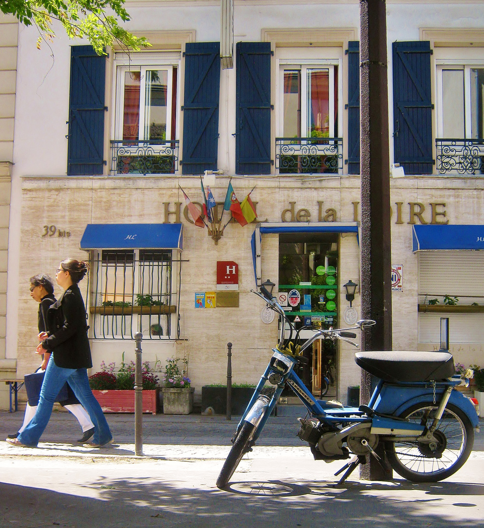 la "bleue " ...du veilleur de nuit de l hotel de la Loire Rue du Moulin vert Paris XIV arr