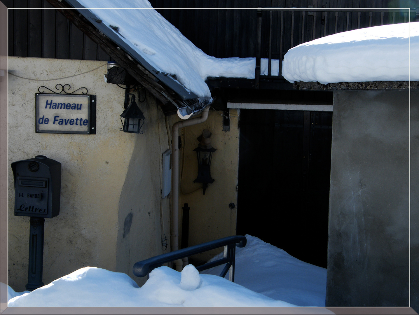 ""LA BOITE A LETTRES A L'ANCIENNE EN MONTAGNE ""