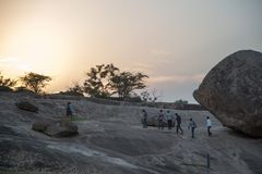 La Boule de beurre de Krishna dans le parc de Mamallapuram au coucher du soleil