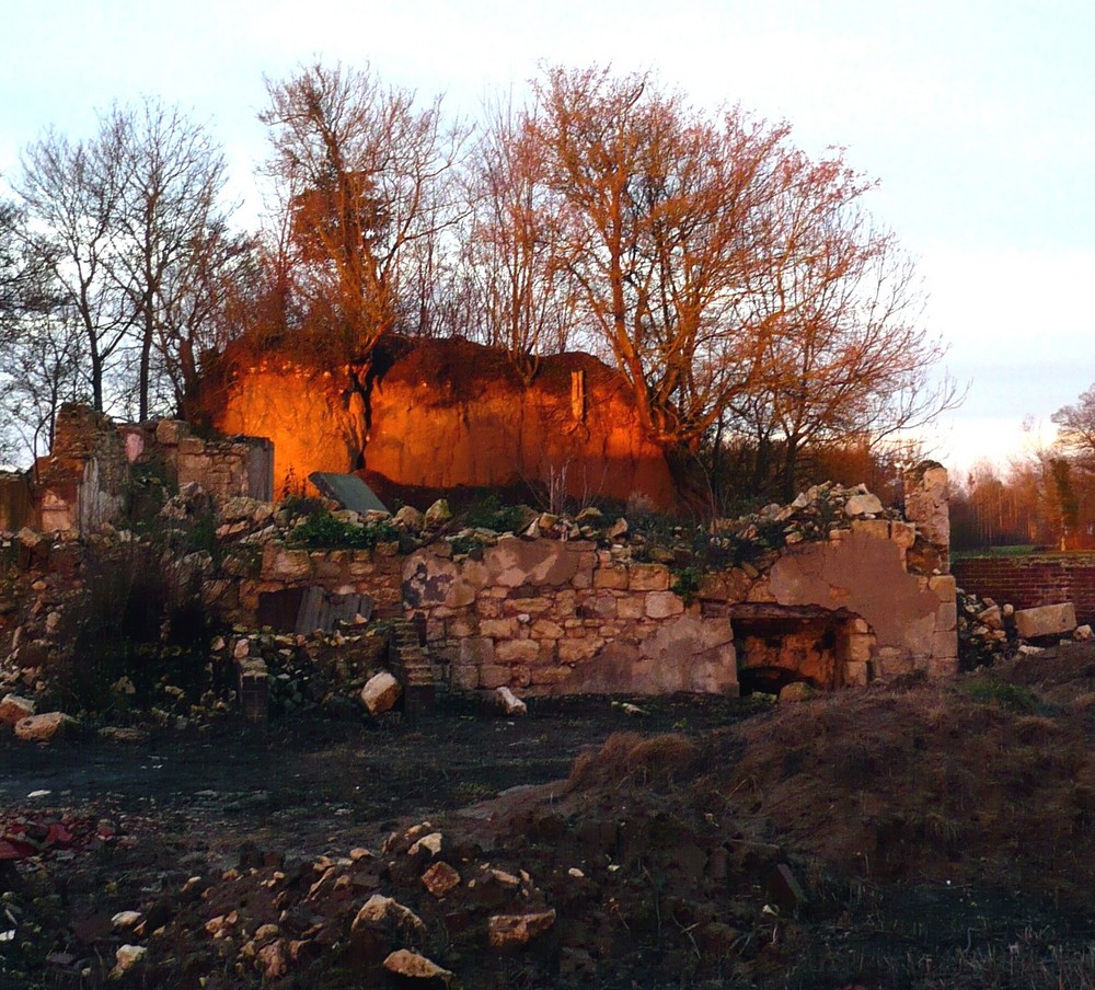 La butte parmi les ruines