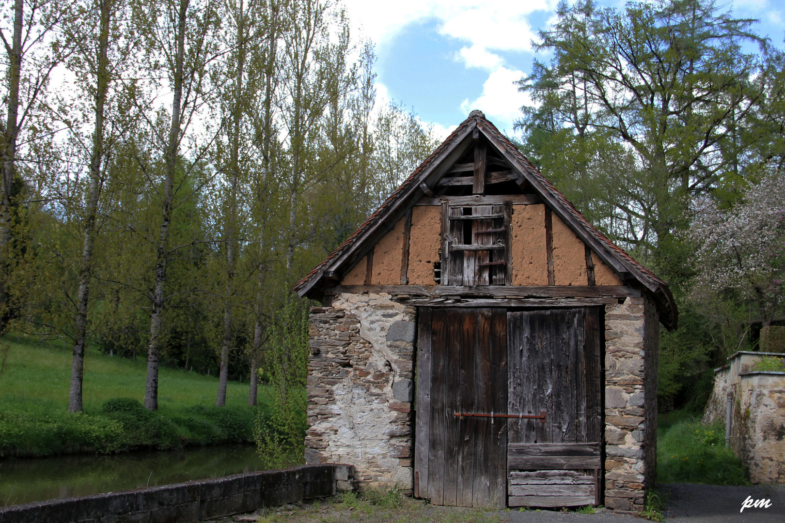 La cabane à coté de la rivière