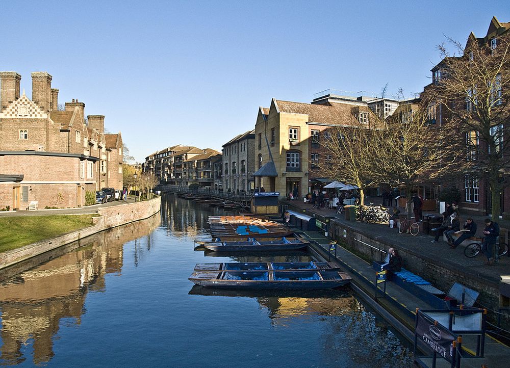 La Cam et ses « punts » vus du Pont de Magdalene  --  Cambridge  