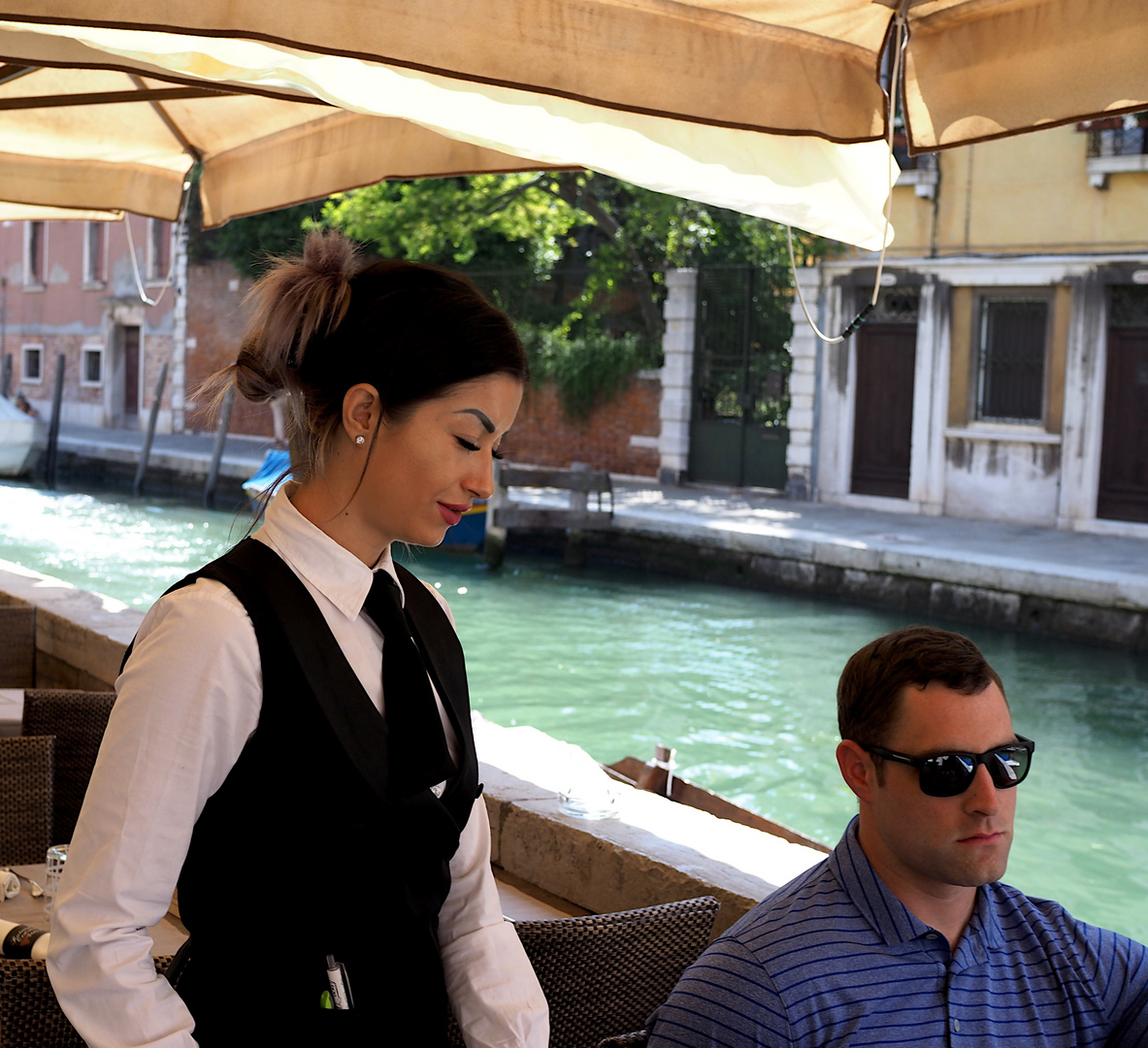 La cameriera Foto & Bild italy, people, world Bilder auf