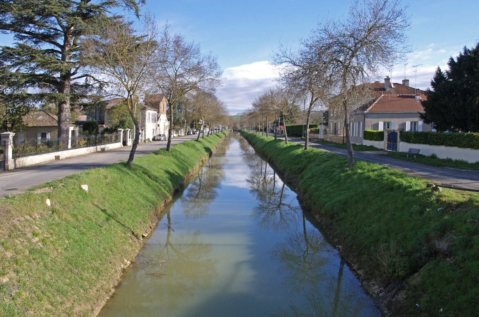 La canal latéral de la Baïse à Condom