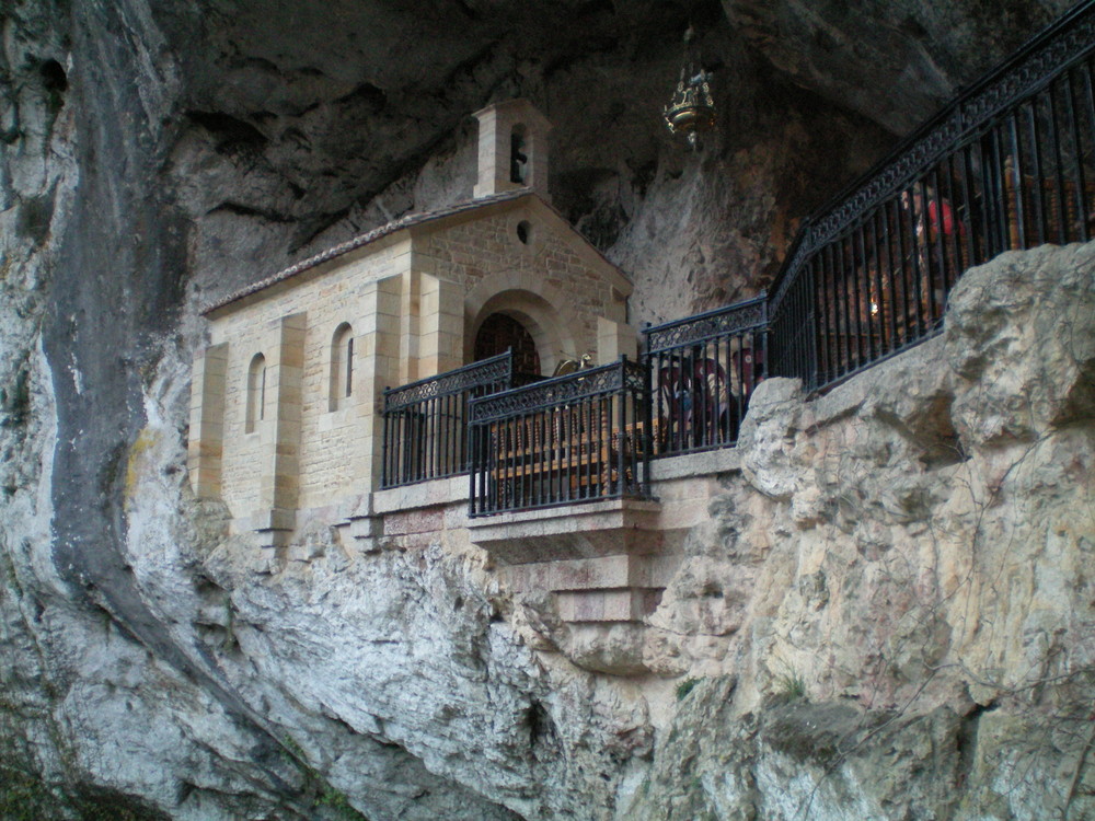 LA CAPILLA DE LA SANTINA