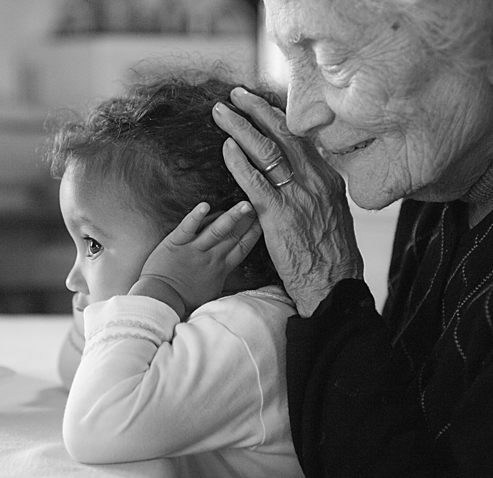 Immagini Di Carezze Sul Viso La carezza Foto % Immagini| le mani comunicano, persone Foto su