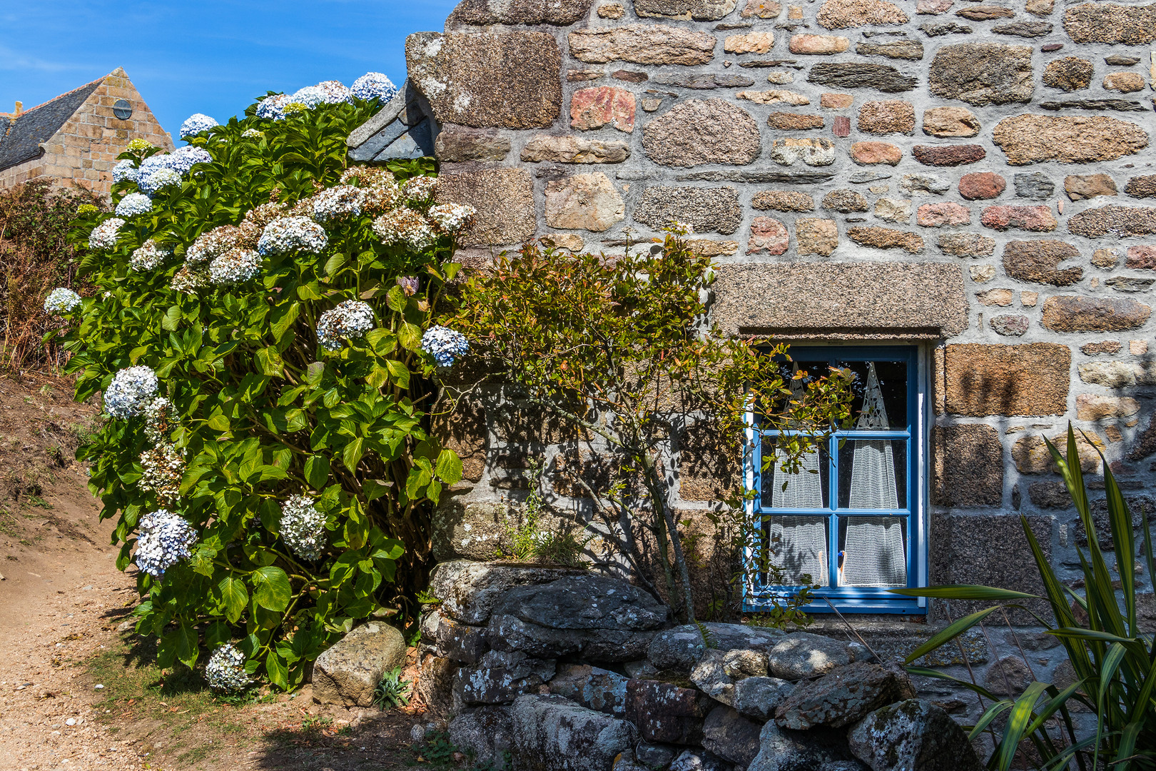 La casa al borde del sendero