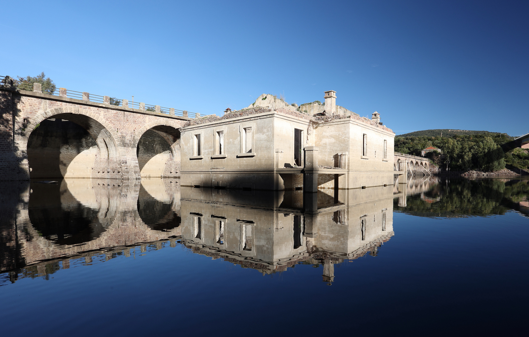 La casa del Custode sommersa nel lago