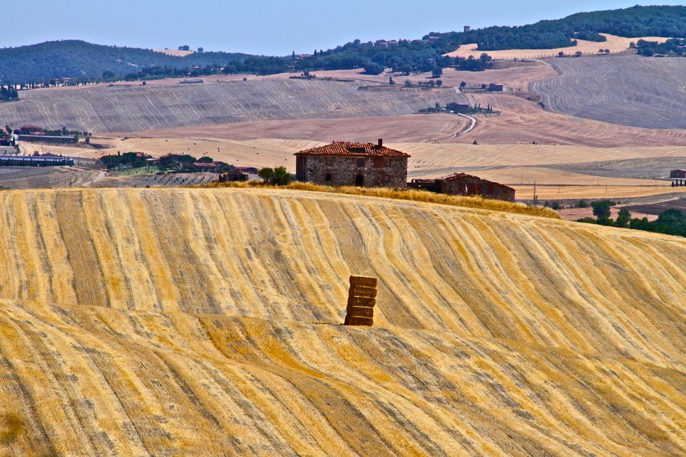 La casa in collina. Foto % Immagini| paesaggi, natura Foto ...