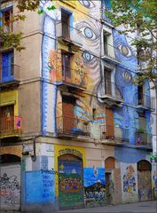 La casa que nos mira -- Rambla del Raval (Barcelona)