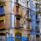 La casa que nos mira -- Rambla del Raval (Barcelona)