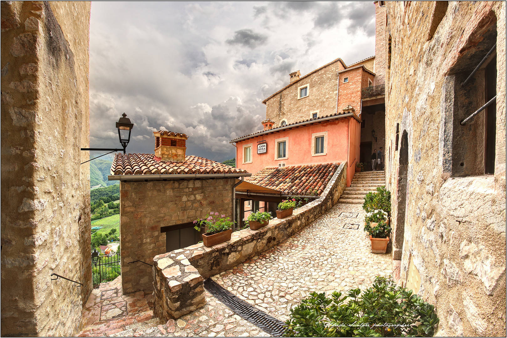 la casa rosa a postignano