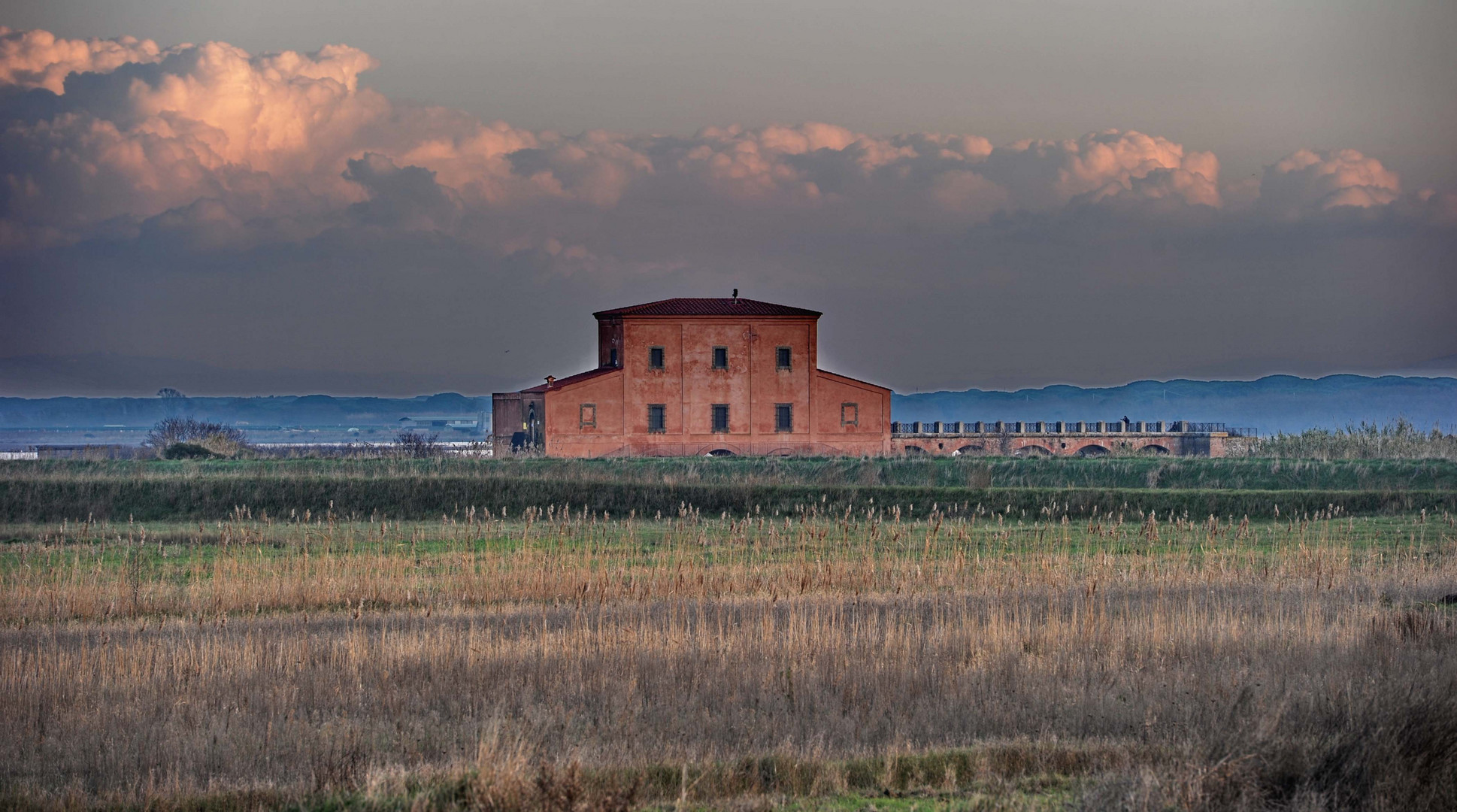 La Casa Rossa di Castiglione della Pescaia Foto Immagini paesaggi, laghi e fiumi, natura Foto La Casa Rossa di Castiglione della Pescaia Foto Immagini paesaggi, laghi e fiumi, natura Foto