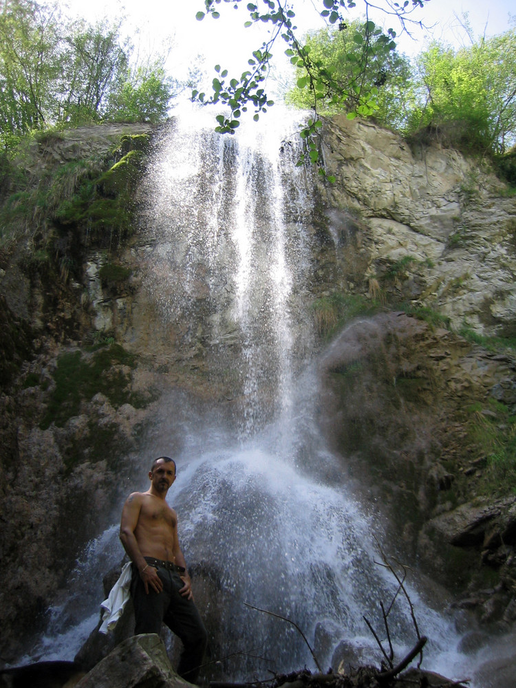 la cascata sul Rio Pantone solo a 20 minuti di passeggiata nel bosco da casa mia :-)