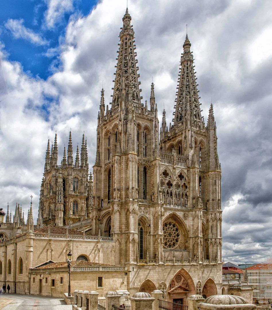 La Catedral de Burgos recibe a la primavera