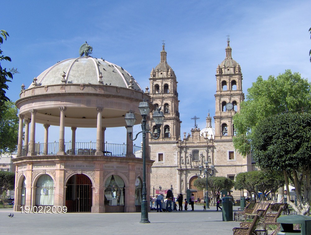 LA CATEDRAL Y PLAZA