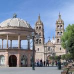 LA CATEDRAL Y PLAZA