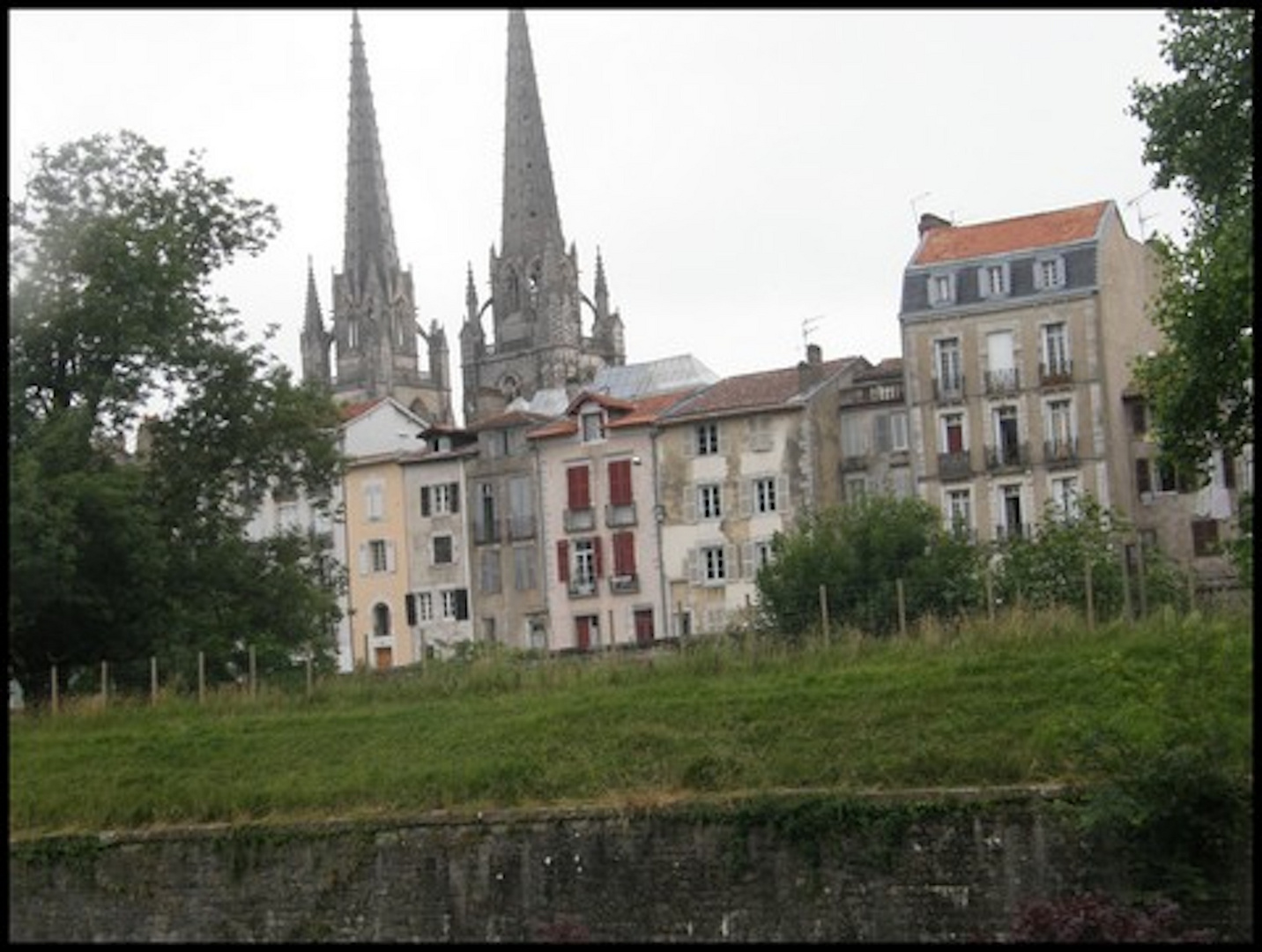 LA CATHEDRALE DE BAYNNE