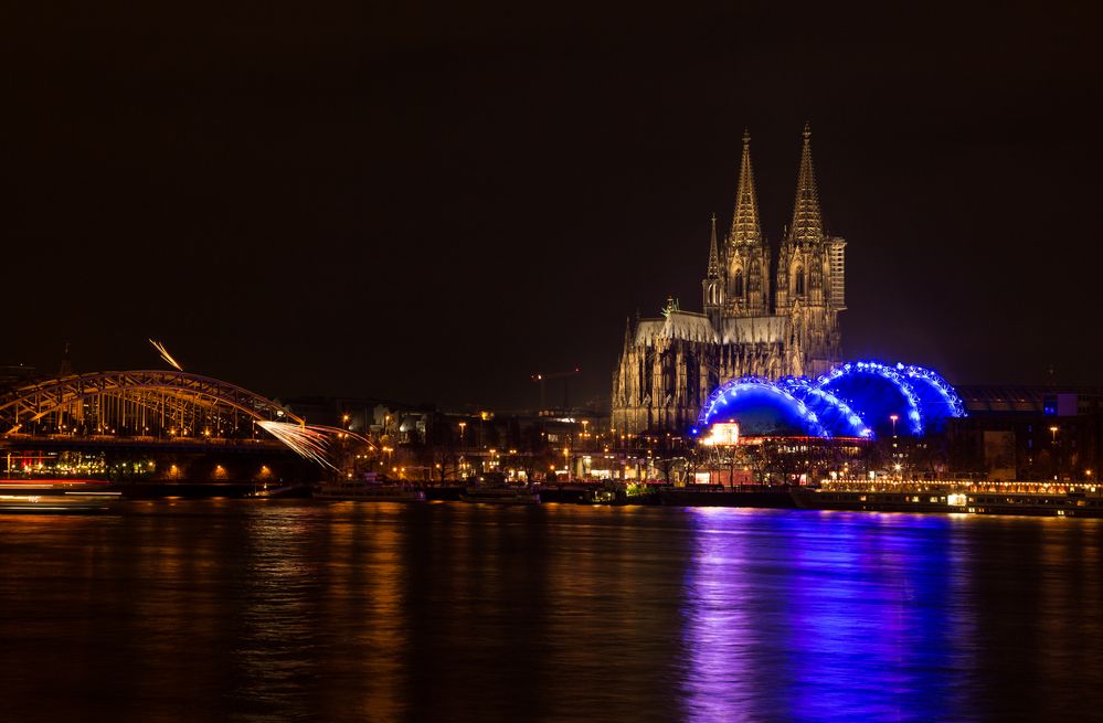La Cathédrale de Cologne dans la nuit de Saint Silvestre