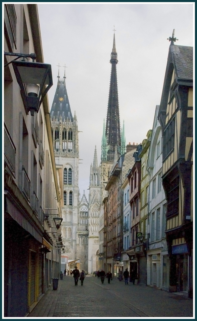 La cathédrale de Rouen vue de la rue de l'horloge