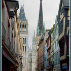 La cathédrale de Rouen vue de la rue de l'horloge