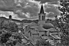 la cathédrale de Spoleto sous les nuages...